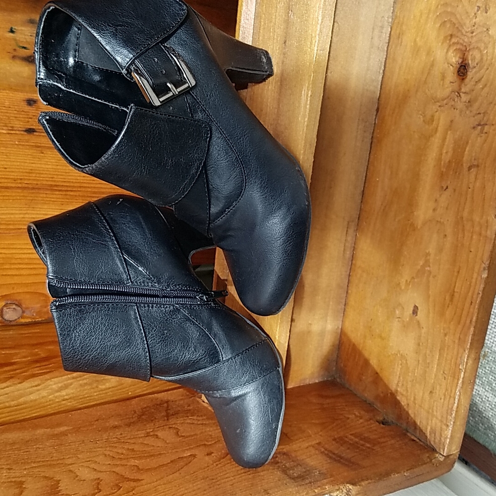 Booties - Picture 3 of 4